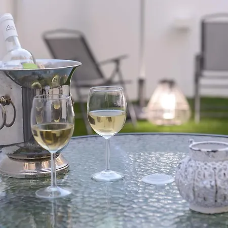 Апартаменты Center Gardens Apartments *