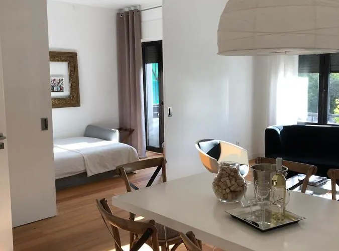 Apartment Center Gardens *